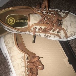 Micheal K shoes size 8